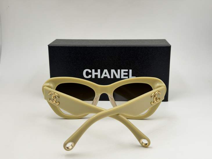 Picture of Chanel Sunglasses _SKUfw80879648fw